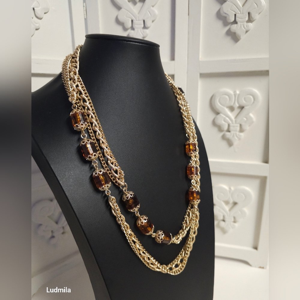 Sarah Coventry gold-toned triple chain with amber acrylic beads women's necklace - Picture 5 of 7
